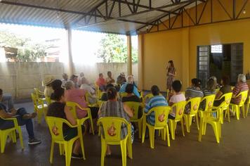 Nutricionista participa de conversa com os pacientes hipertensos e diabéticos