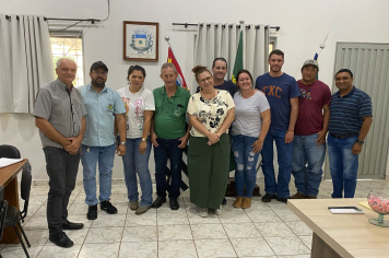 Secretaria de Meio Ambiente e Agricultura, Médico Veterinário, Vice Prefeita, Vigilância Sanitária, Secretaria Municipal de Saúde, Vereadores e Advogado se reuniram no Gabinete da Prefeitura de Turmalina em prol do bem-estar animal, o meio ambiente