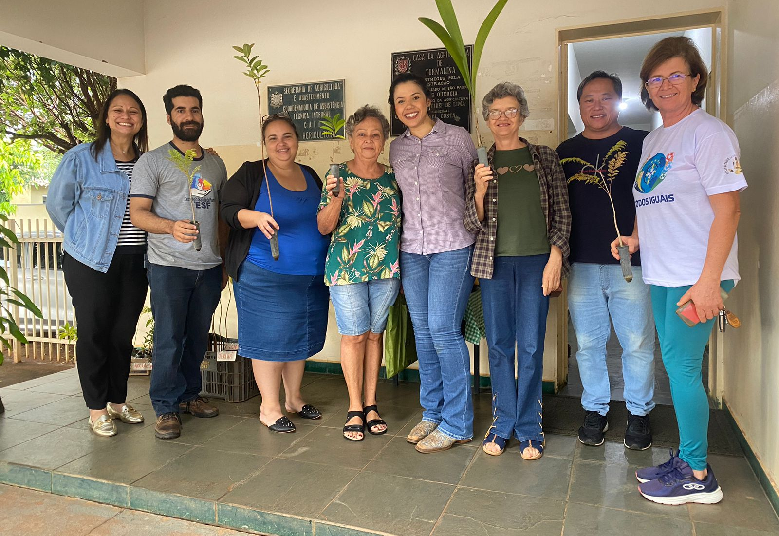 Doação de mudas nativas e frutíferas na Semana do Meio Ambiente.