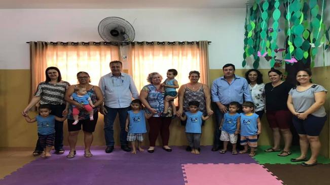 Prefeitura entrega uniformes escolares para crianças da rede municipal de Turmalina