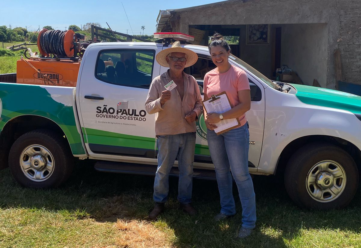 Secretaria de Meio Ambiente e Agricultura visita as propriedades rurais para passar informações importantes aos produtores e distribuir o código do plus code.
