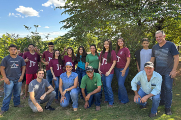 O PROJETO AGRO NAS ESCOLAS LEVA OS ALUNOS PARA VISITAR A HORTA