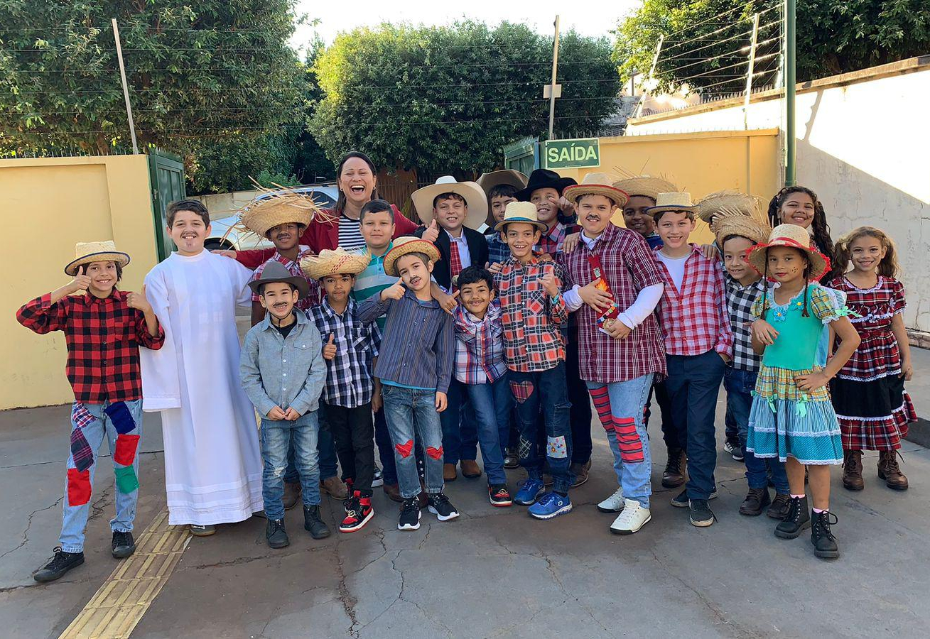 FESTA JUNINA NA ESCOLA CARMITA MOREIRA DE AGUIAR PAVARINI.