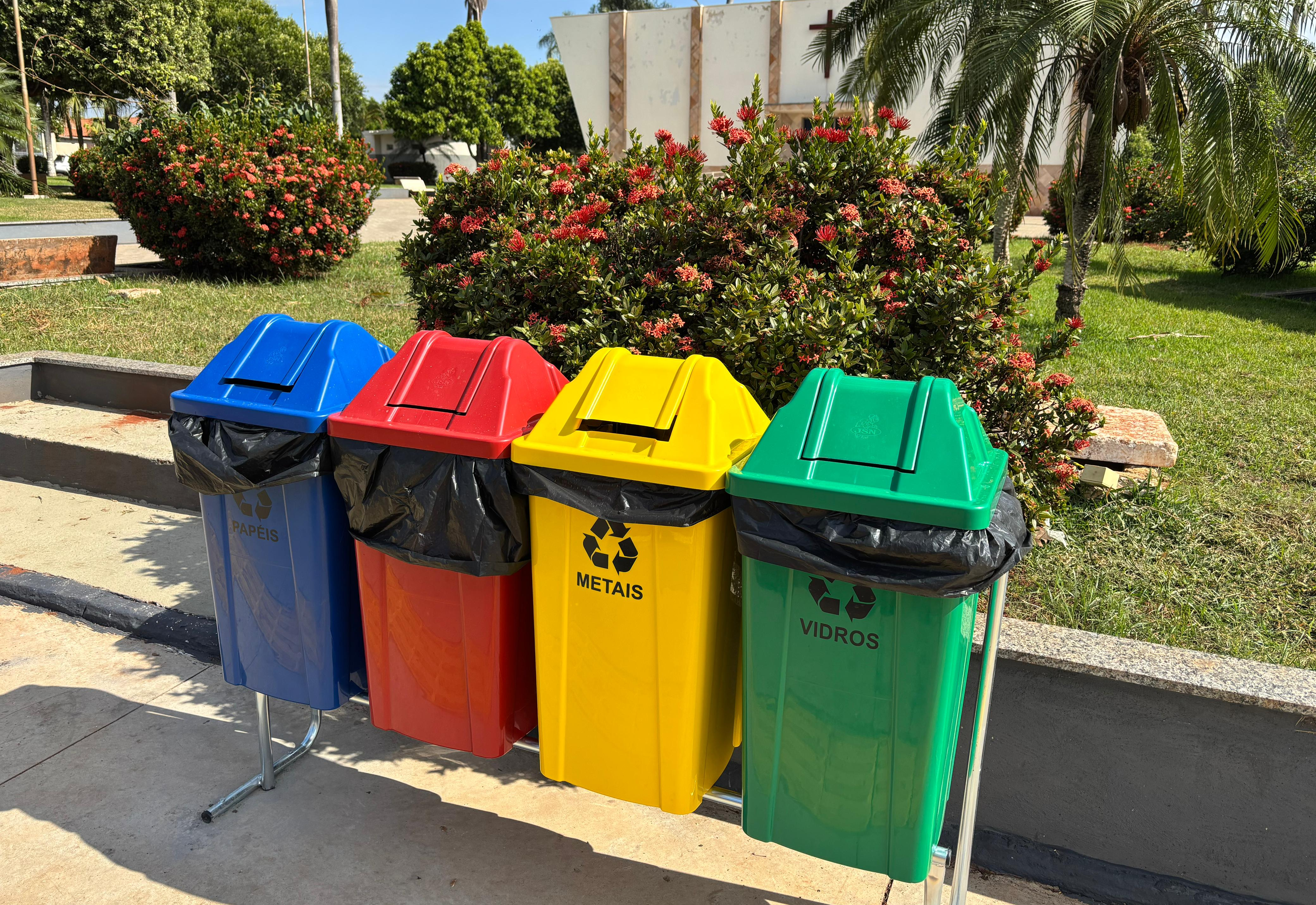 AQUISIÇÃO DE LIXEIRAS DE COLETA SELETIVA