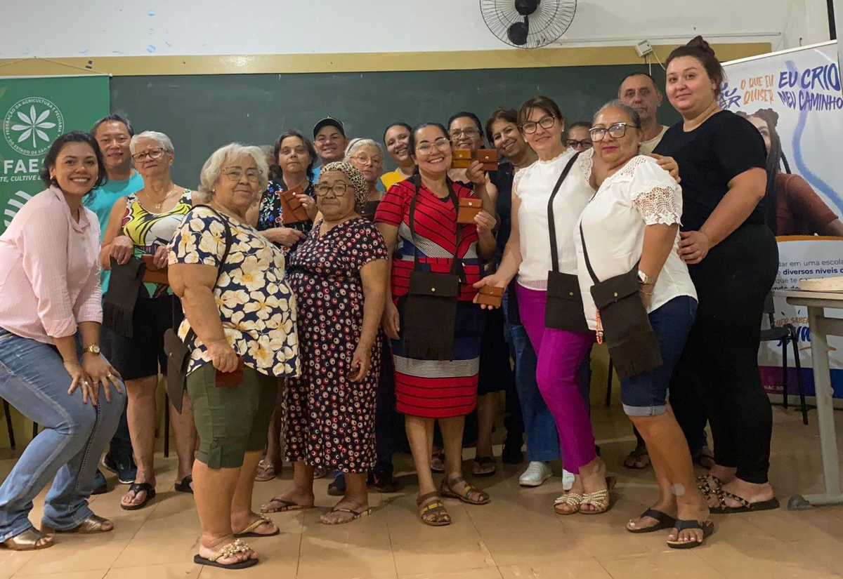 REALIZAÇÃO DO CURSO - ARTESANATO EM COURO